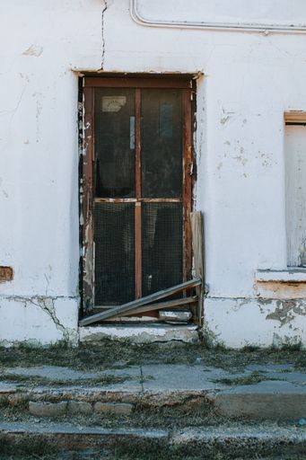 A closeup shot of the entrance door of an old abandoned building
