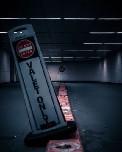 A sign warning about NO entrance in the parking lot, vertical