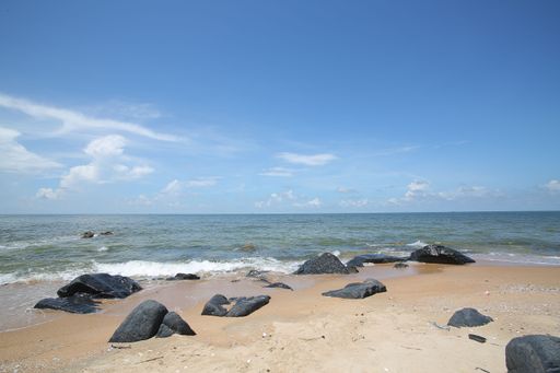 A beautiful shot of a seascape under the clouds during the day
