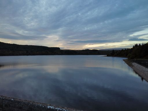 A beautiful shot of the Llwyn-on Reservoir in the evening in Wales