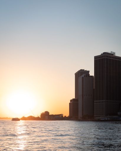 A vertical shot of the skyscrapers in Brooklin, New York, facing the Atlantic ocean during the sunset