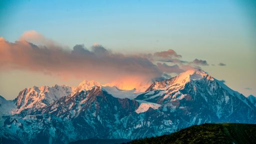 A beautiful shot of snowy mountain peaks