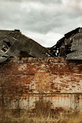 A vertical shot of an old abandoned building