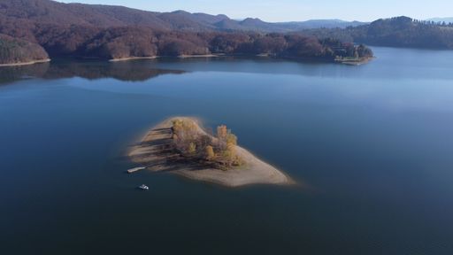An aerial view of an island in the middle of the lake