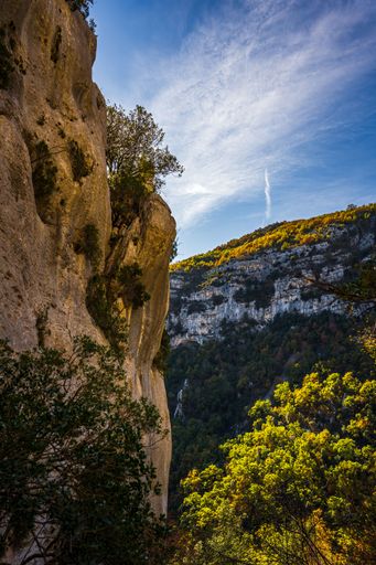 A vertical shot of a green-covered rocky hill in the Blanc-Martel trail in La Palud-sur-Verdon, France