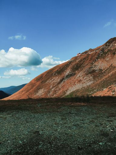 A mesmerizing view of a beautiful mountainous landscape
