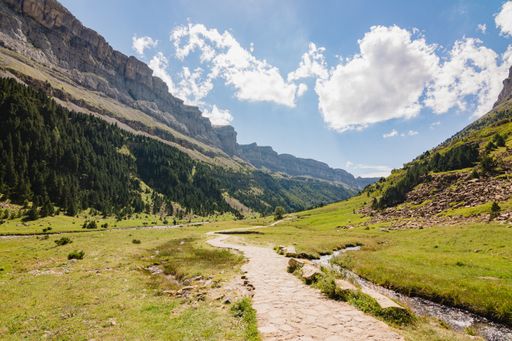 A mesmerizing view of a beautiful mountainous landscape on a sunny day