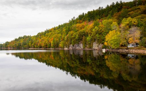 A closeup shot of the Lake Muskoka in Ontario, Canada