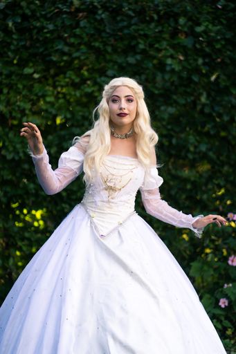 Cosplay of the white queen from Alice in Wonderland. Beautiful portrait of a pretty young woman with makeup