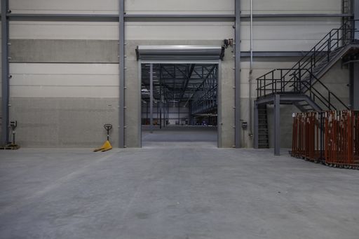 A closeup shot of an empty warehouse