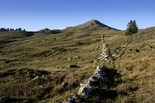 A mesmerizing shot of a beautiful mountainous landscape in France