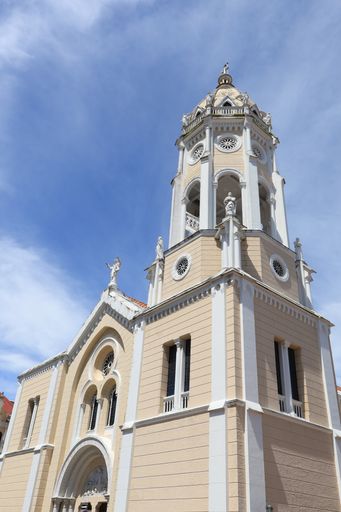 A vertical shot of the Plaza Simon Bolivar in Panama against the blue sky
