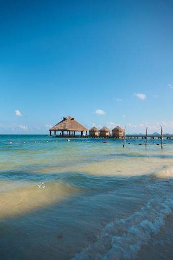 A vertical shot of the sandy and sunny beach of Cancun, Mexico