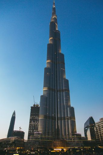 A vertical low angle shot of the Burj Khalifa building in Dubai