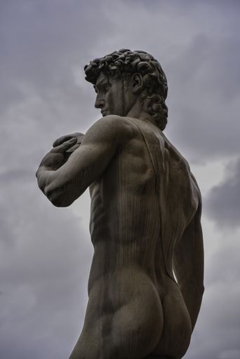 A vertical shot of the statue of Palazzo Vecchio in Florence, Italy