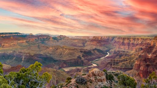 Great panoramic view of the Colorado River for their Grand Canyon during a few afternoon clouds, where you can appreciate its texture, vastness and de