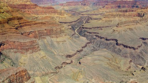 Great panoramic view of the Colorado River for their Grand Canyon during a few afternoon clouds, where you can appreciate its texture, vastness and de
