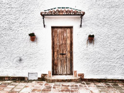 A closeup shot of a white house facade in Frigiliana, Spain