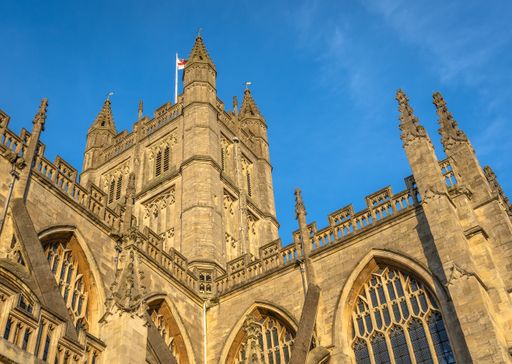 A low angle shot of the Bath Abbey in the UK captured on a sunny day