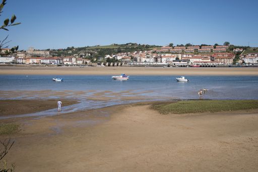 A beautiful shot of the coastal San Vicente de la Barquera municipality in Spain