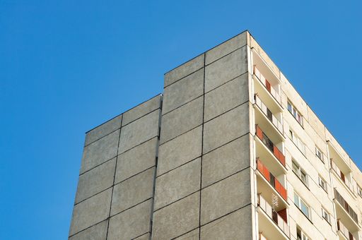 A low angle shot of a residential building against the blue sky