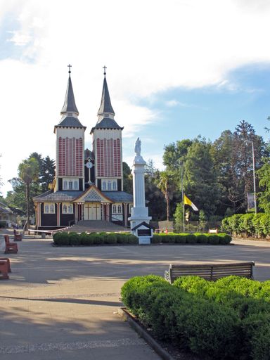 Distintiva iglesia en la ciudad de Panguipulli, pueblo situado al borde del lago homonimo