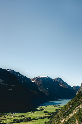 A vertical shot of a beautiful mountainous landscape in Norway