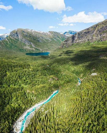 A beautiful mountainous landscape with breathtaking greenery in Norway