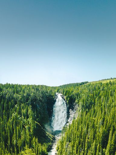 A beautiful mountainous landscape with breathtaking greenery in Norway