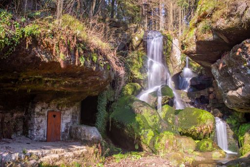 A beautiful view of the Lichtenhain Waterfall surrounded by rocky cliffs in Germany