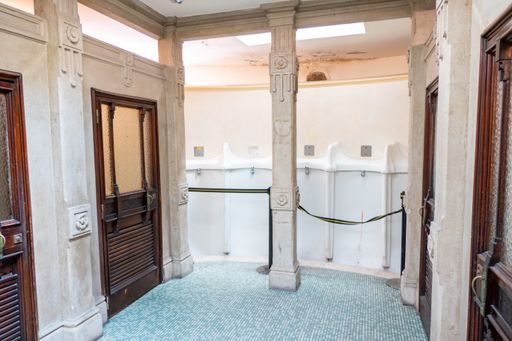 View into a historical public toilet in Verona on a wide pee bowl with single flush buttons,