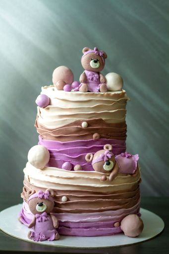 A vertical shot of the big cake decorated with bears