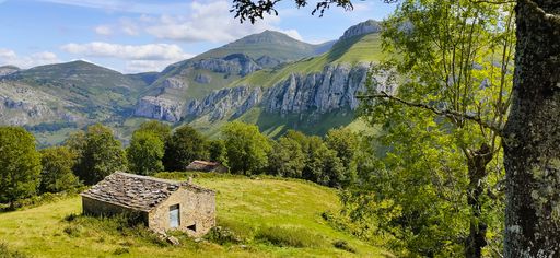 A beautiful shot of a woodenhouse on the mountainside