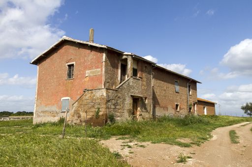 An old abandoned building in a field during daylight