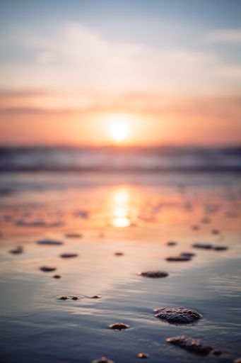 A beautiful shot of the sea during sunset in Hug Point, Oregon