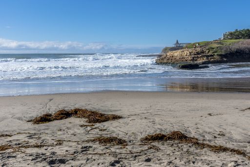 A beautiful view of the beach and the ocean captured in Santa Cruz, CA, USA