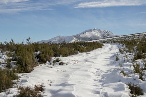 A beautiful shot of the snowy Serra dos Ancares mountain range in Spain