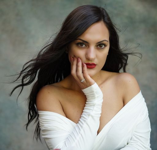 A shallow focus shot of an attractive female posing at camera