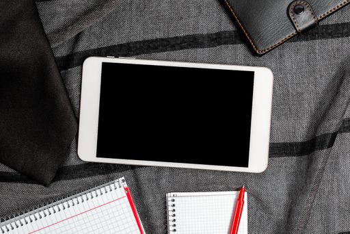 Smartphone Voice Video Calls, Displaying Pocket Contents, Presenting Everyday Carry Essentials, Calculating Selling Prices, Leather Wallet Designs
