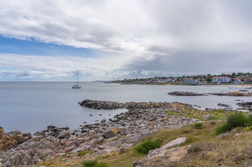 A beautiful shot of the shore of the Hammerknuden Trail in Bornholm, Denmark