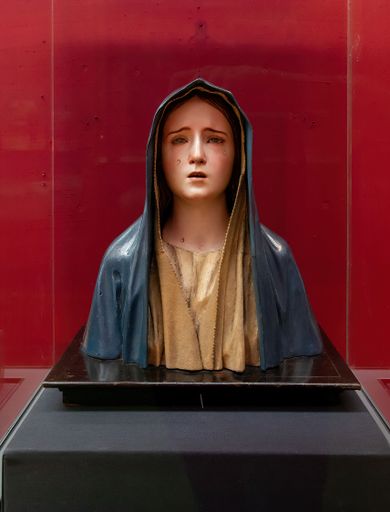 A vertical shot of Virgin of Sorrows (Mater Dolorosa) by Pedro de Mena in The Fitzwilliam Museum