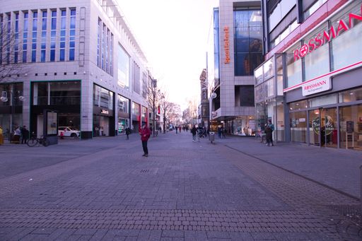 Because of the ordered shutdown, the shops will remain closed. You can see the deserted old town, shopping streets and empty squares  On 2020,12,19