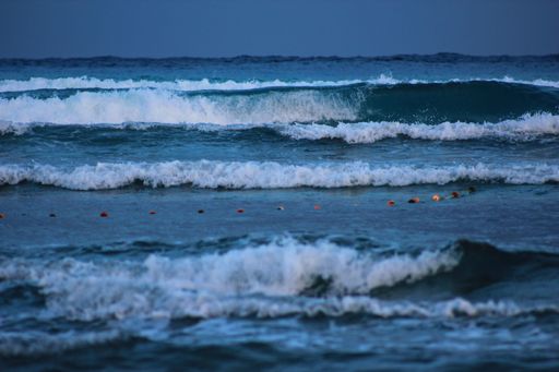 The splashing and rolling waves of the sea