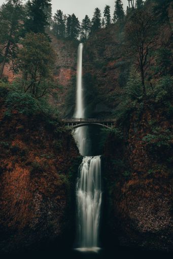 A vertical shot of the Multnomah waterfall in Oregon, USA