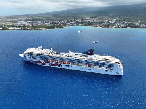 An aerial shot of a cruise ship near the coast of Kailua Kona Hawaii