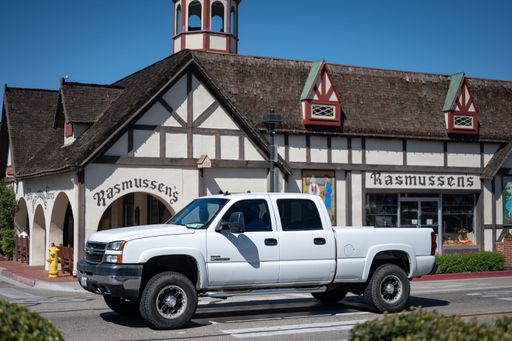 Detail of a white 1999 Chevrolet Silverado first generation GMT800 pickup truck