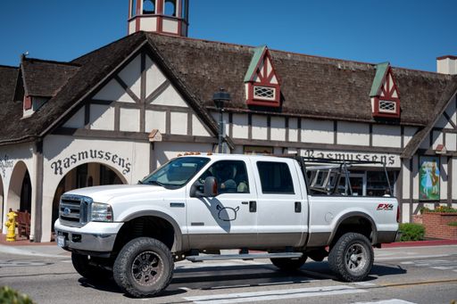 Detail of a 1999 Ford Super Duty F-Series F-250 white pickup truck