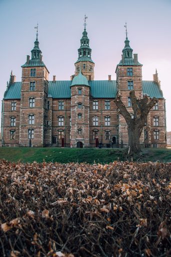 A vertical shot of the beautiful architecture of the Rosenborg castle located in Copenhagen, Denmark