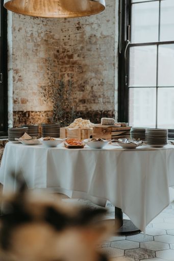 simple beautiful wedding table setup