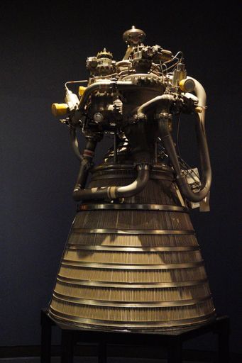 A vertical shot of the Aerojet RL-10 engine in the Science Museum in London, United Kingdom.